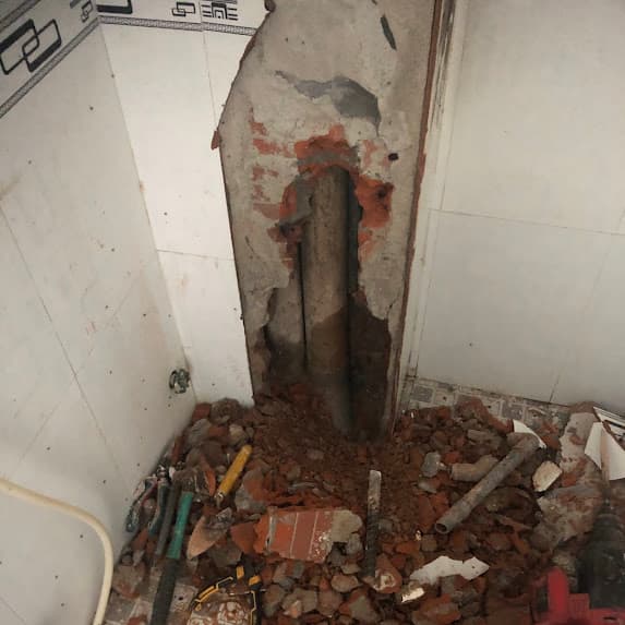 Sử lý sự cố rò rỉ nước tại số Đỗ Quang - Đà Nẵng